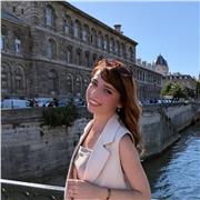 Docente di ruolo a Torino, laureata in Lettere con 110 e lode,  impartisce ripetizioni di Lingua e Letteratura latina.